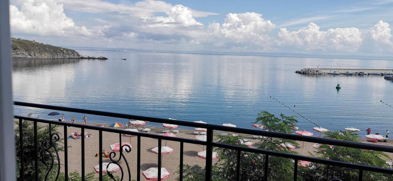 Villa Lazuren Bryag チェルノモレツ エクステリア 写真
